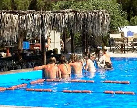 Hotel Surfing Huts 2*