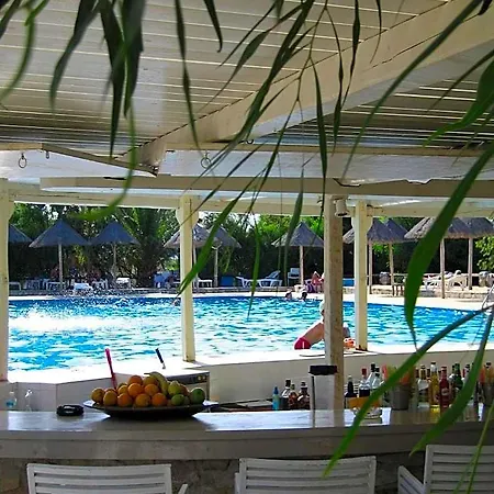 Surfing Huts Hotel