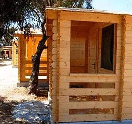 Surfing Huts Hotel 2*