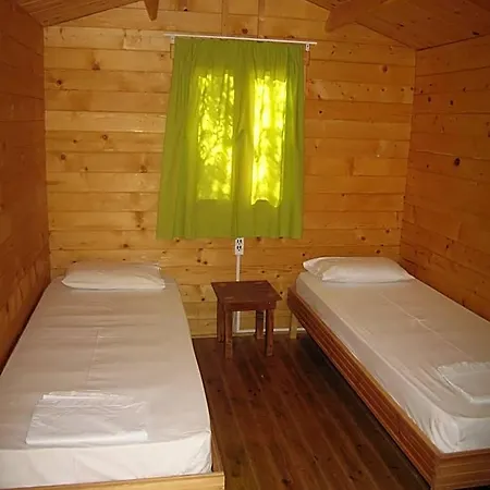 Hotel Surfing Huts 2*