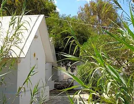 Surfing Huts Hotel 2*