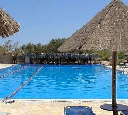 Hotel Surfing Huts 2*